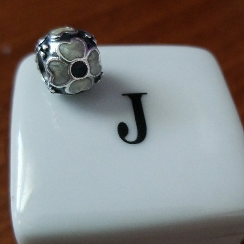 Pandora flower charm